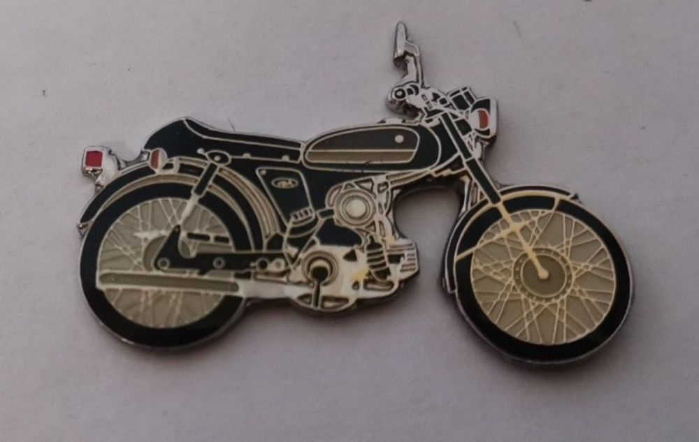 YB1 lapel pin badge (0903)..