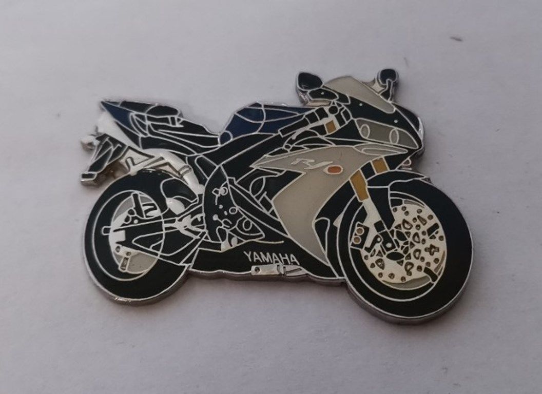 YZF R1 lapel pin badge (0936)..