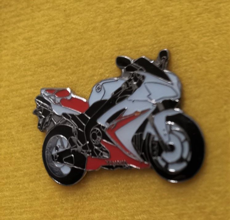 YZF R1 lapel pin badge (1035)..