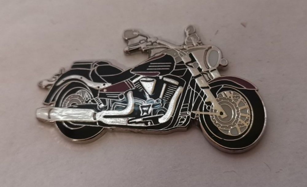 XV1900 lapel pin badge (1083)..