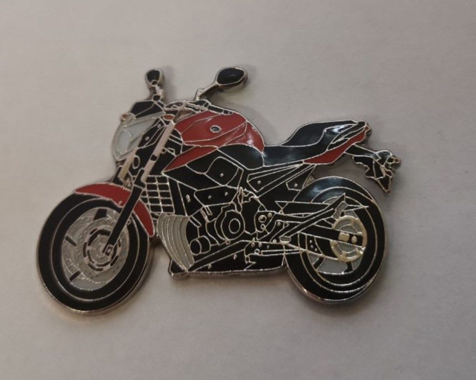 XJ6 lapel pin badge (1165)..
