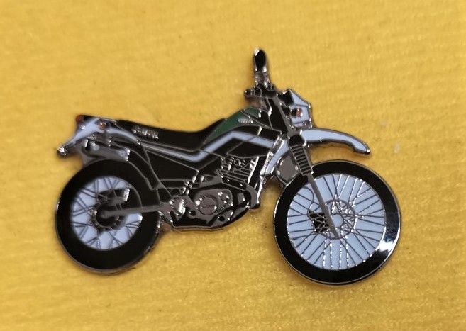 Serrow lapel pin badge (0904)..