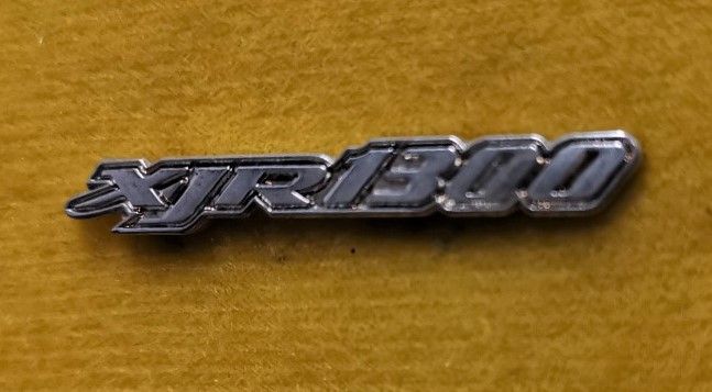 XJR1300 Logo lapel pin badge (1132)..