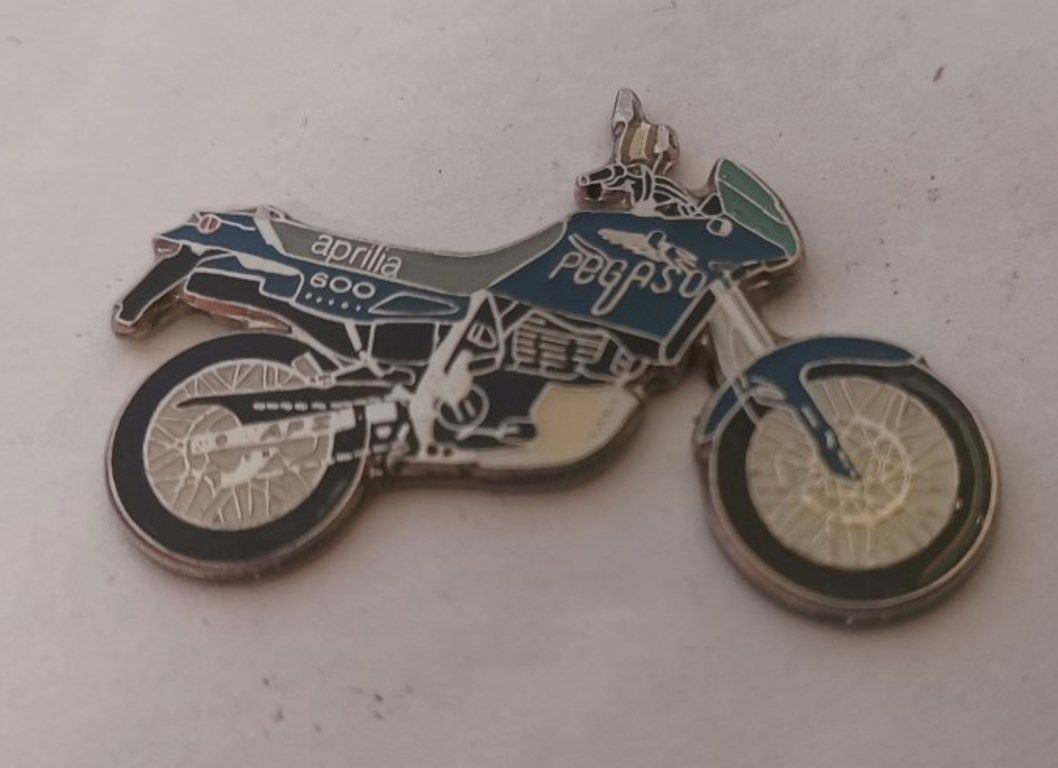As Aprilia Pegaso 600 lapel pin badge (0278)