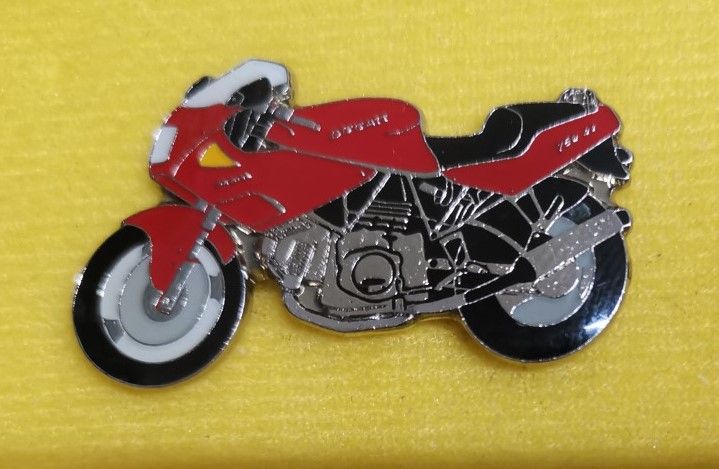 As Ducati 750SS lapel pin badge (0195)