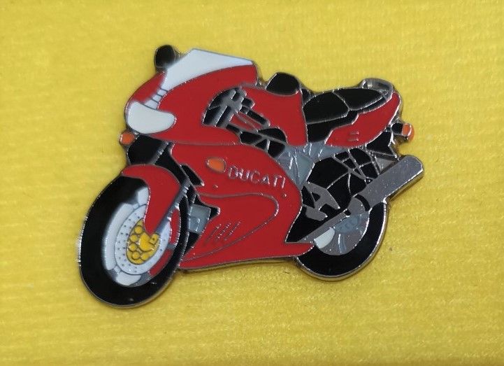 As Ducati 900SS lapel pin badge (0679)