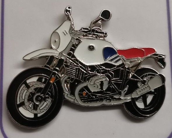 R nine T Urban lapel pin badge (1272)..