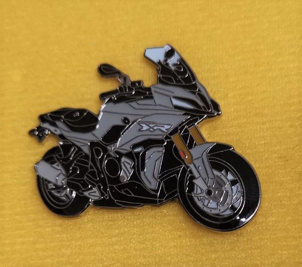 S1000XR lapel pin badge (1332)..