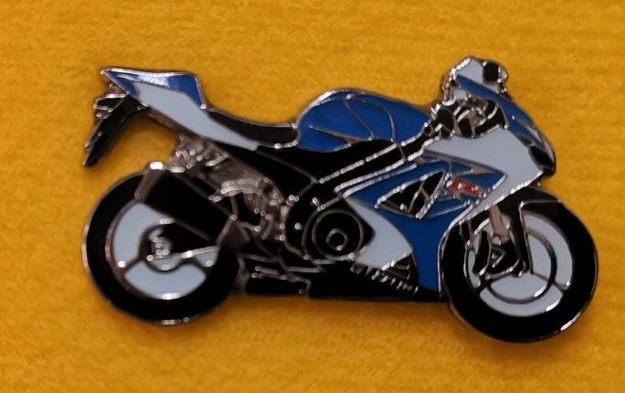 GSXR1000 lapel pin badge (1051)..