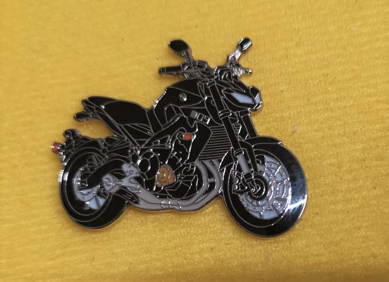 MT09 lapel pin badge (1340)..