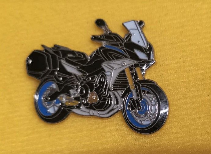 Tracer 900 lapel pin badge (1343)..