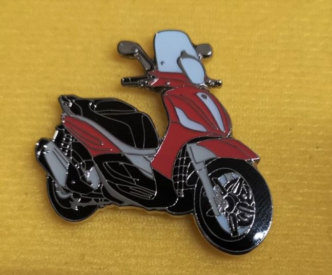 As Piaggio Beverley 350 Sports Tourer lapel pin badge (1189)