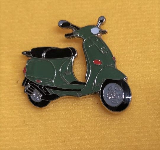 As Vespa ET4 lapel pin badge (0635)
