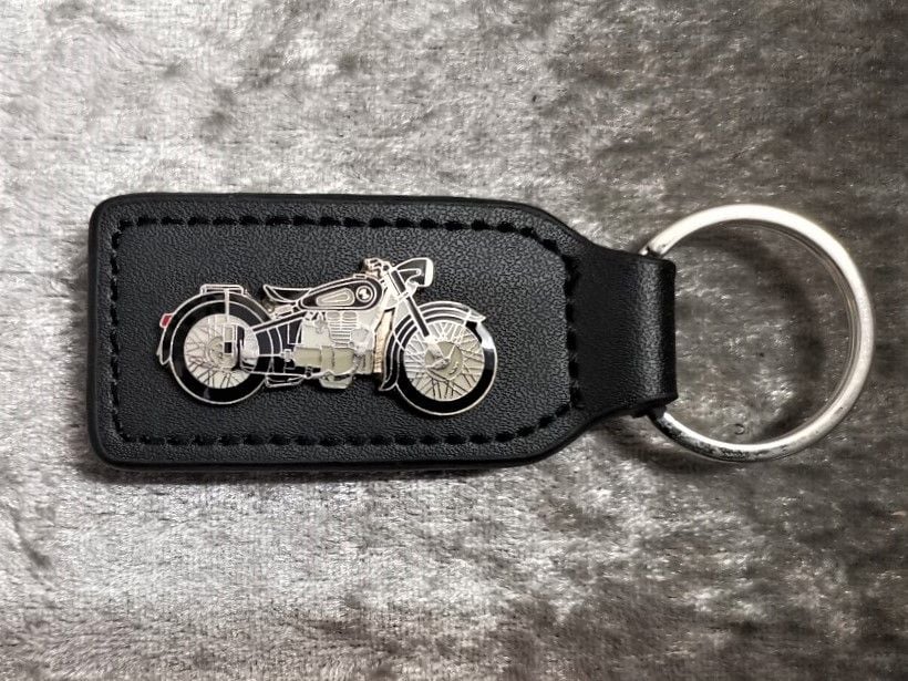 R25/3 badged keyring (0289)