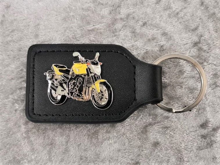 FZ1 2006 badged keyring (1004)