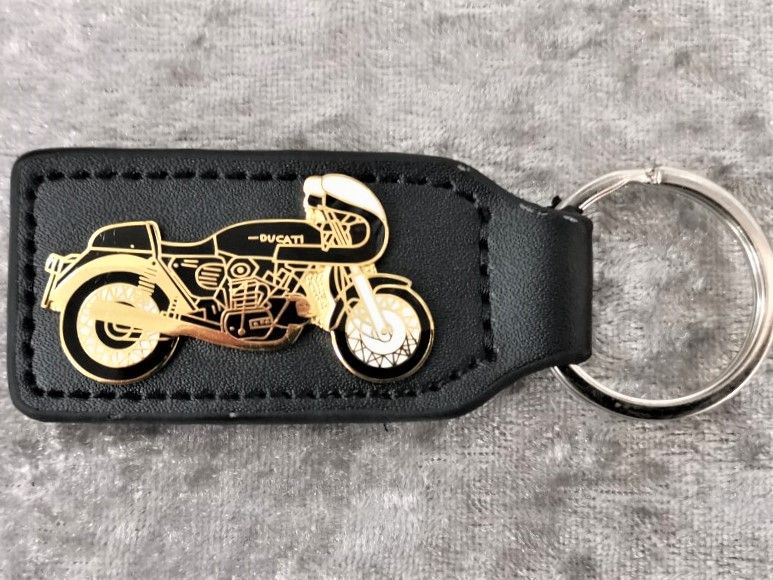 As Ducati 900SS badged keyring (0081)