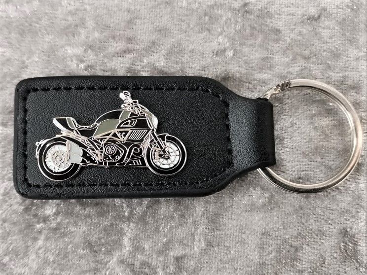 As Ducati Diavel Carbon badged keyring (1243)