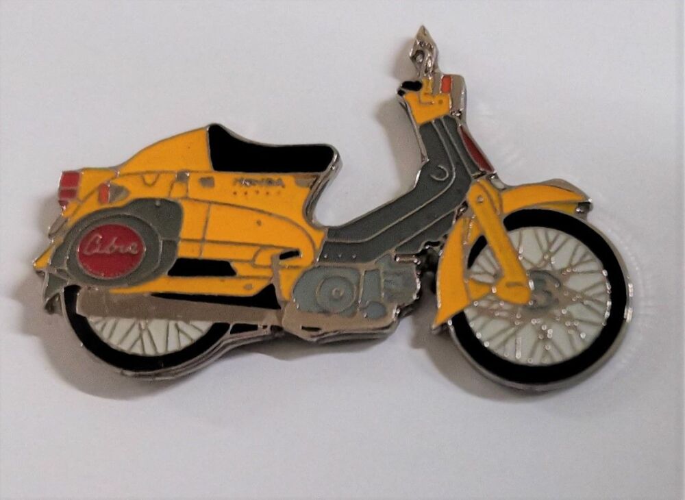 Cubra lapel pin badge (0620)