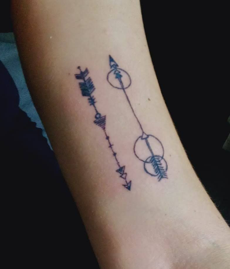 arrows wrist tattoo