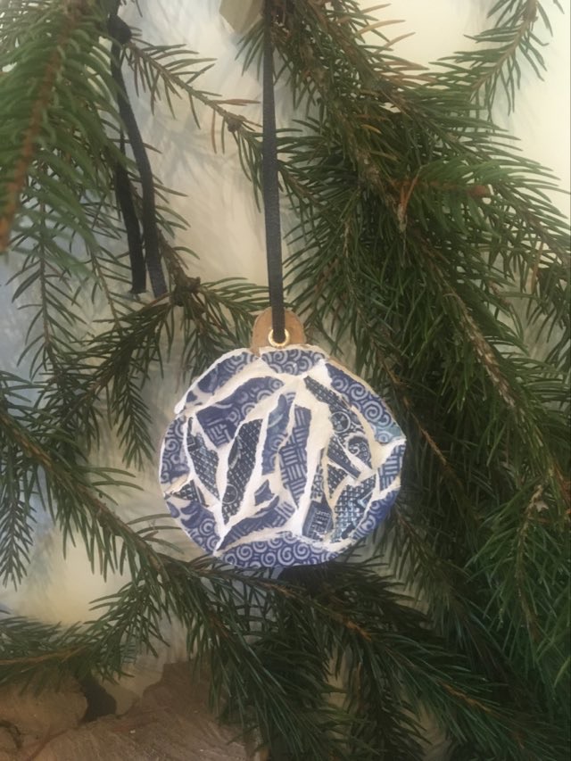 China Mosaic Willow Pattern Buable Christmas Tree Decoration Hand Made in UK