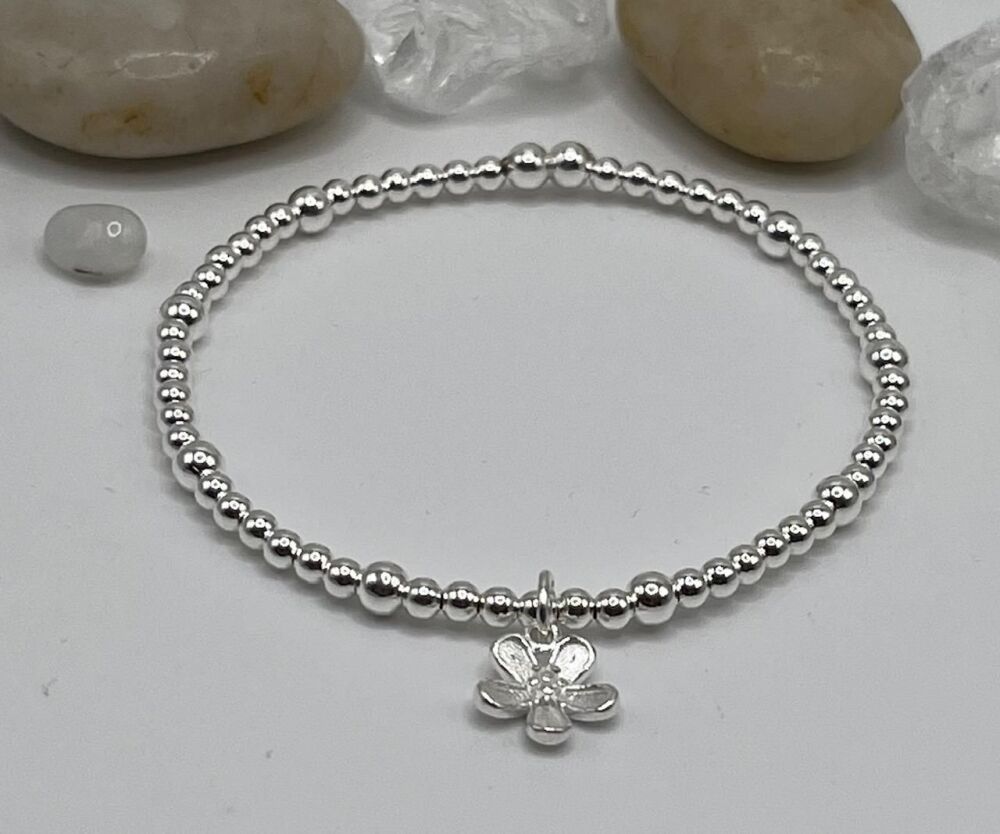 Flower charm bracelet