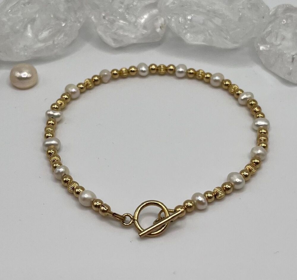 Gold Freshwater Pearl Toggle Bracelet