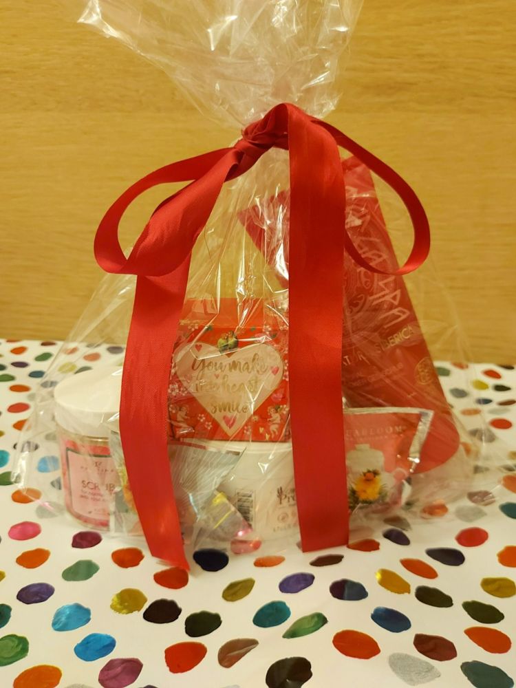  G5 Gift, contains Bulgarian Rose Face Scrub, Taiga Spa Shower Gel-Scrub, Rose and Peony Whipped Cream, Holdsworth choco Pink Prosecco and 2
