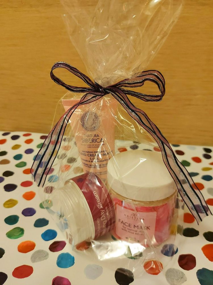 G19 Gift for Her Bulgarian Rose Face Mask, Reviving Day Cream and Natural Certified Hand Cream-Mask Repair and Rejuvenation