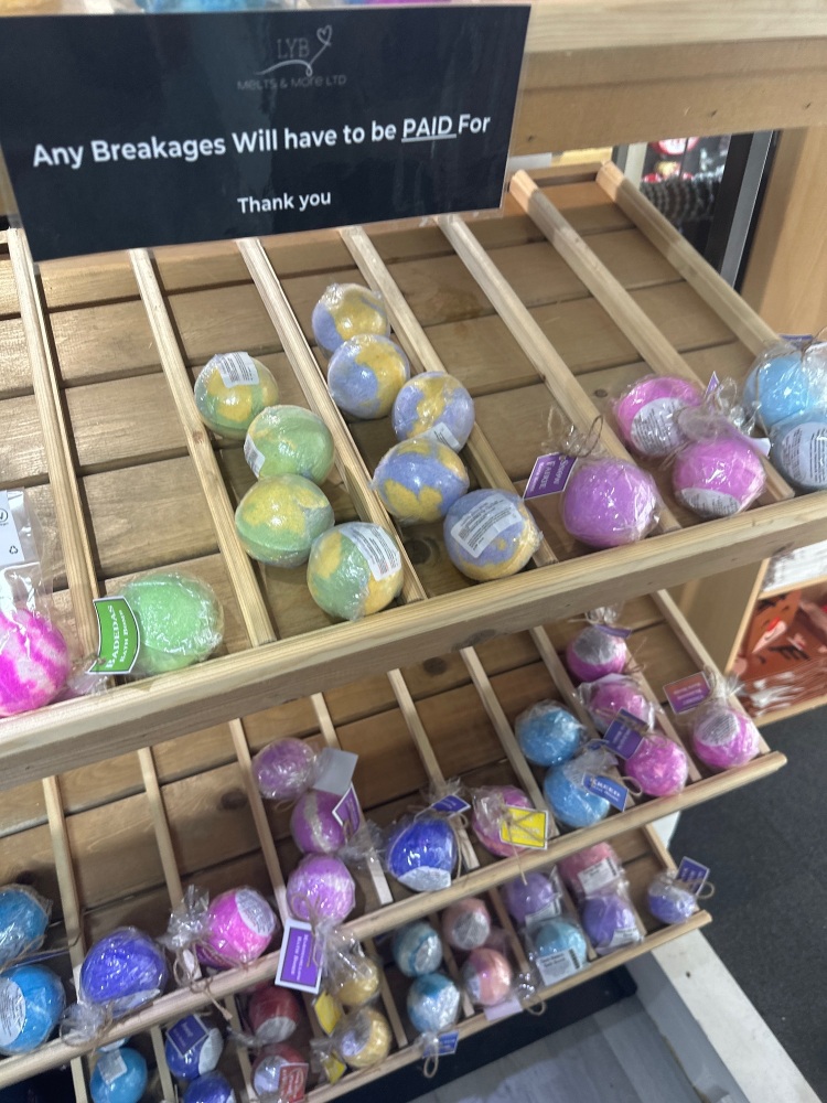 3 bathbombs
