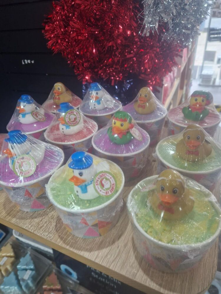 ducky cup bathbomb