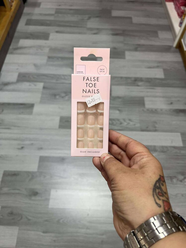 false toe nails