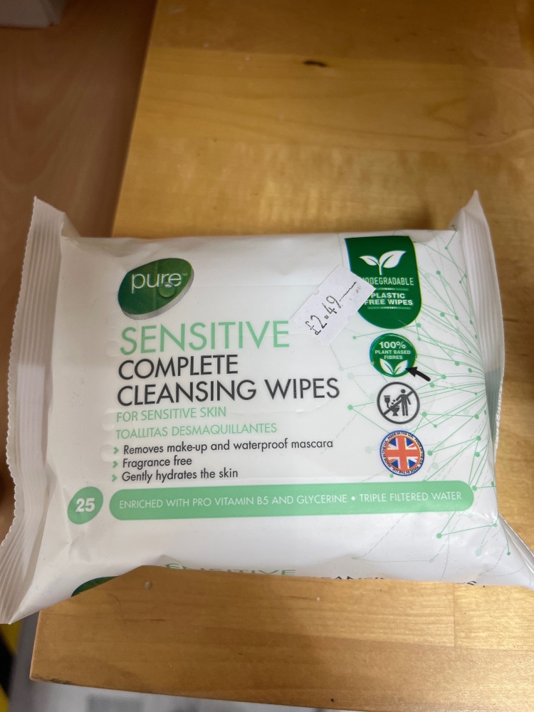 Sensitive complete cleansing wipes