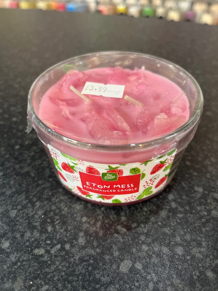Eton mess candle 28hours burn time