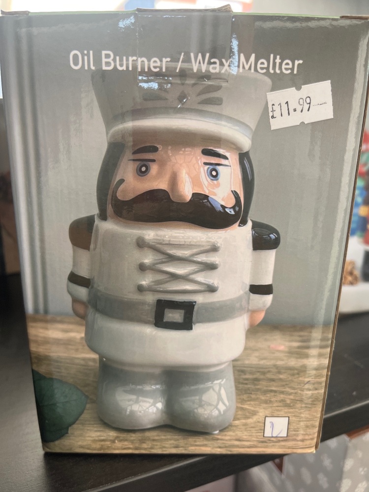 White nutcracker burner