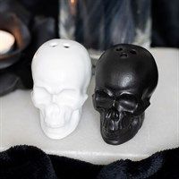 Skull salt ad pepper pot set