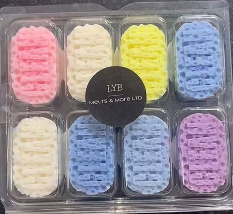 Clean sponge wax melt collection box