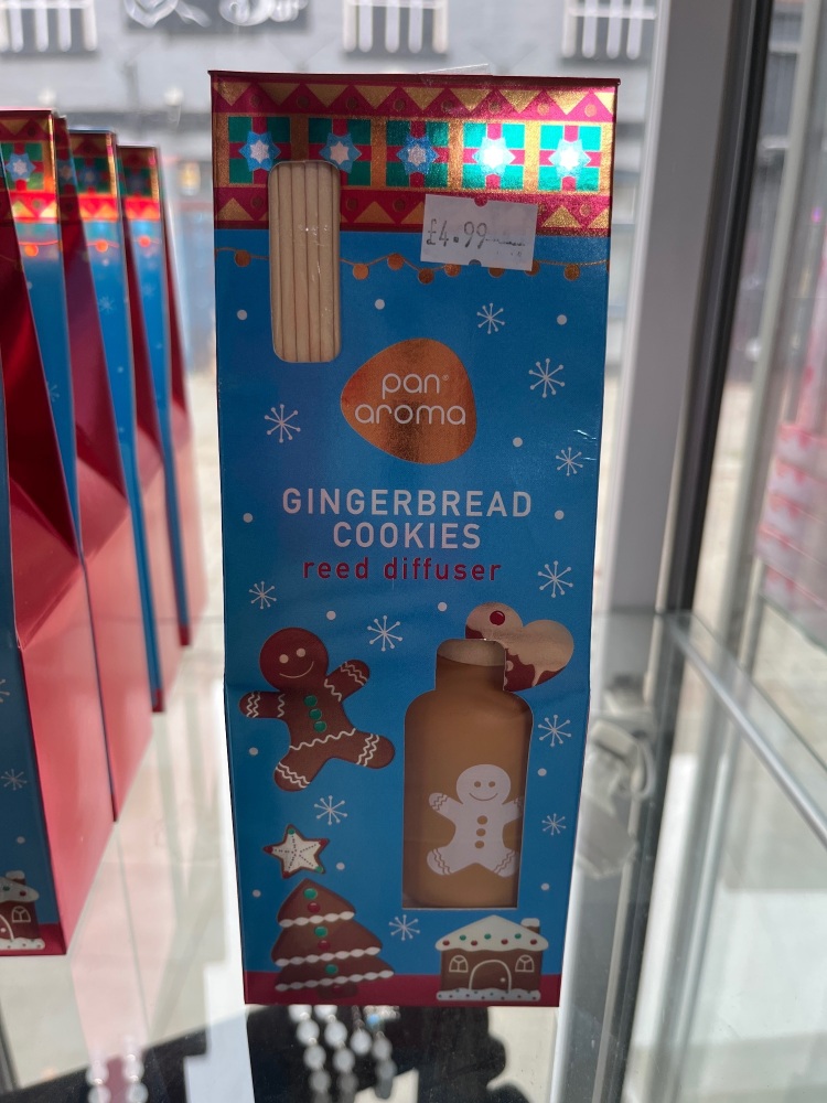 Gingerbread cookies reed diffuser
