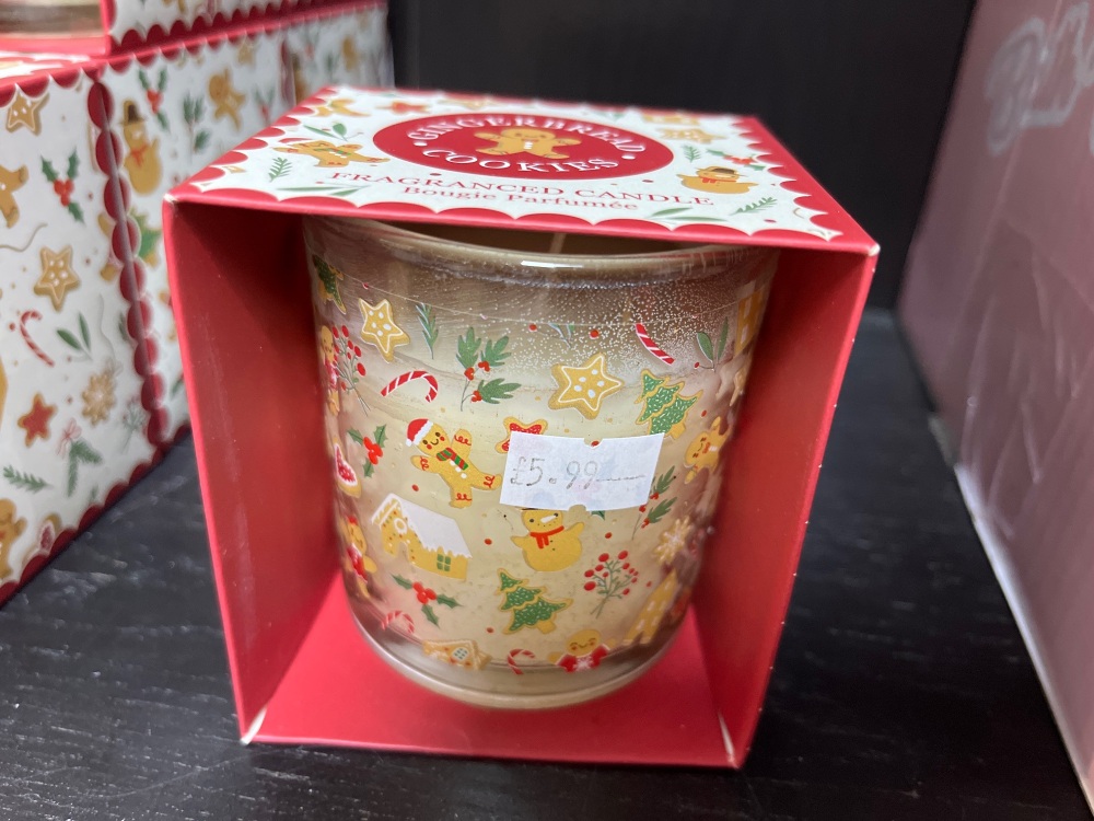 Gingerbread cookies candle