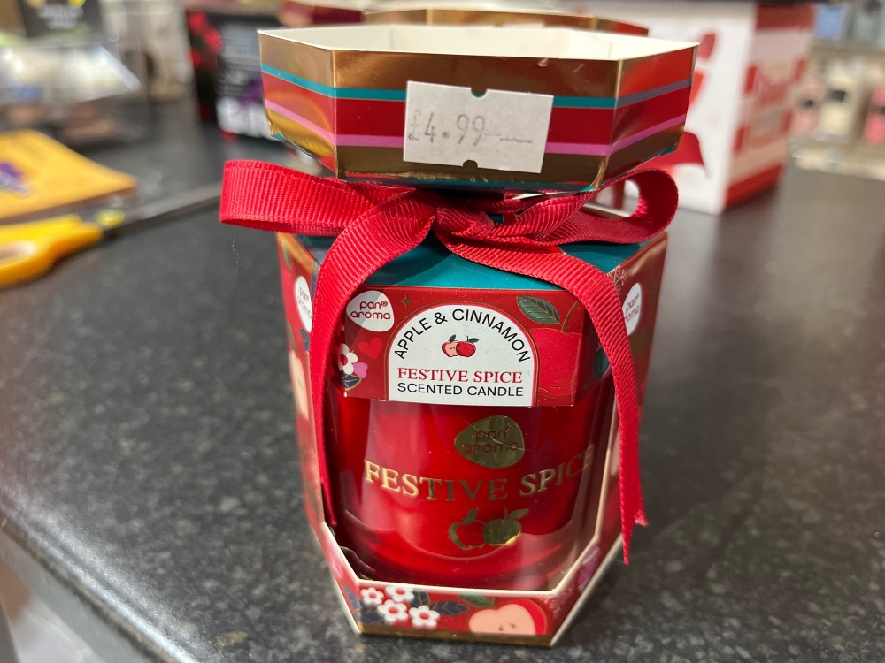 Festive spice small candle in a cracker gift