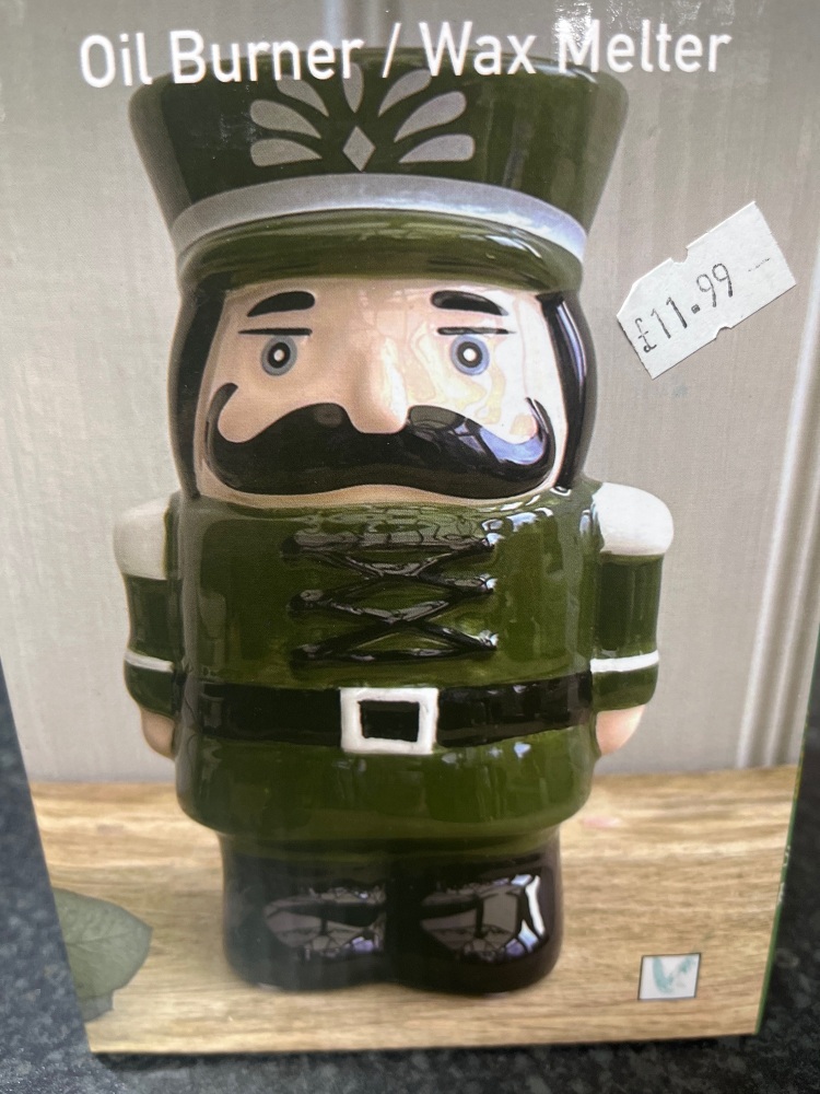 Green nutcracker burner