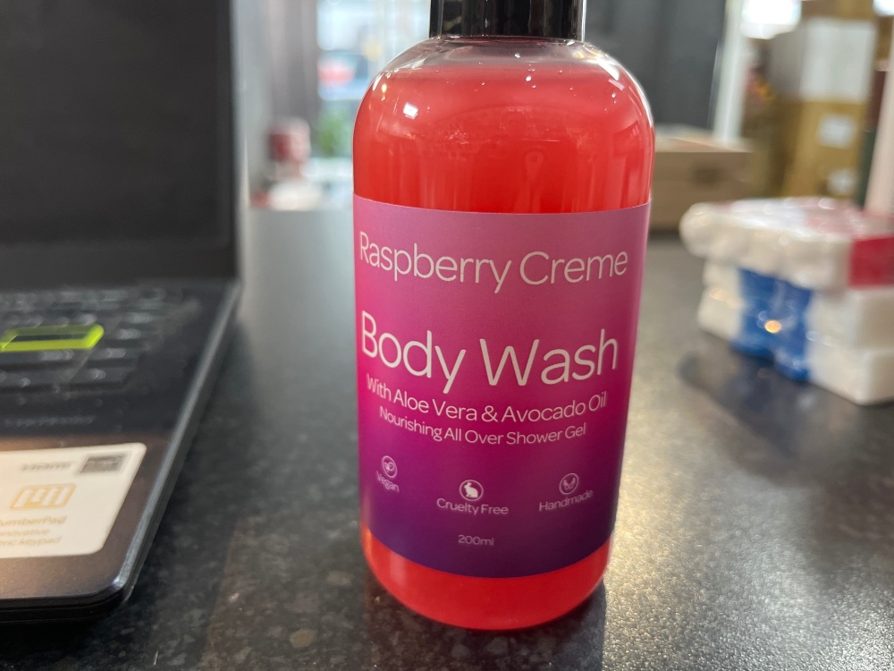 200ml raspberry cream body wash