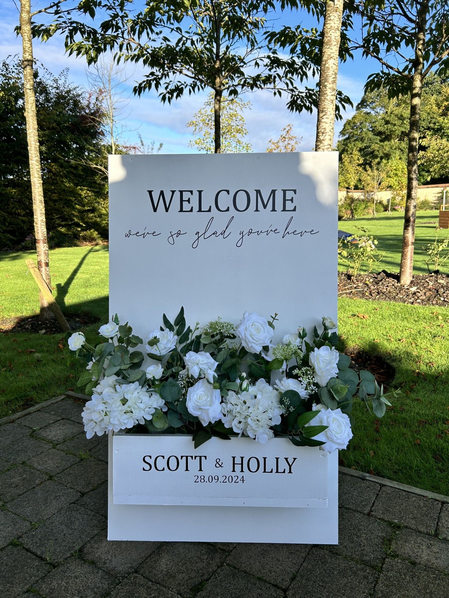 flower box welcome sign