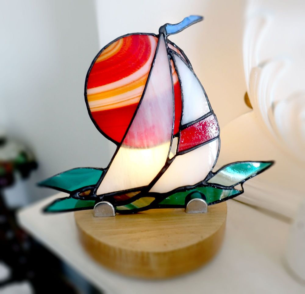 sailing-boat-stained-glass-lamp-folksy
