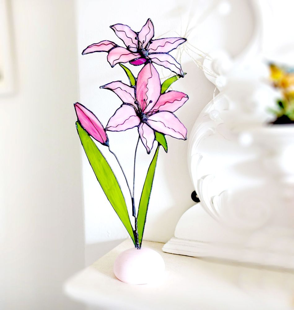 Lily-stained-glass-table-decor3