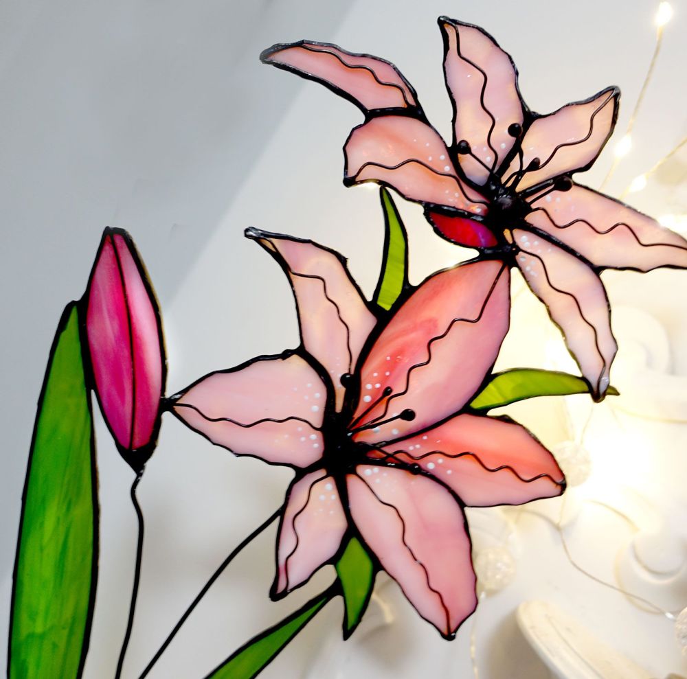 Lily-stained-glass-table-decor10