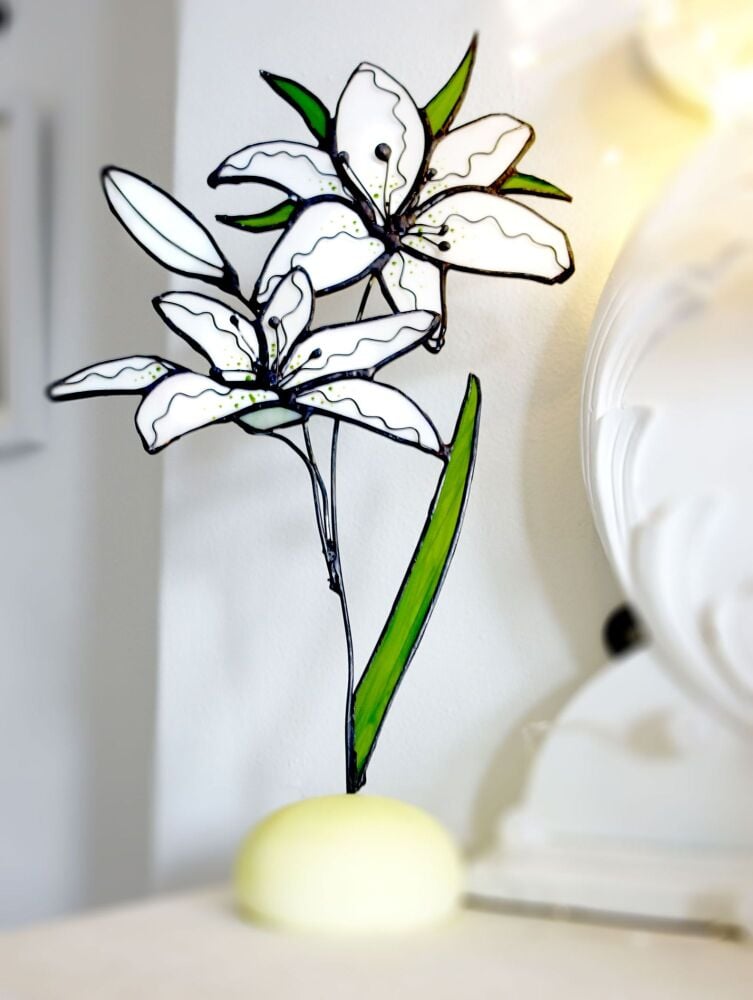 white-oriental-lily-stained-glass-art3
