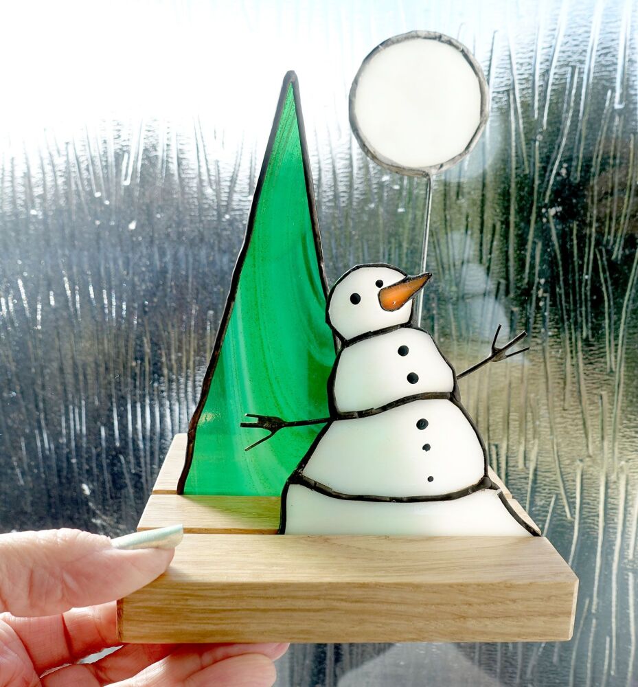 Christmas-Diorama-Stained-Glass3