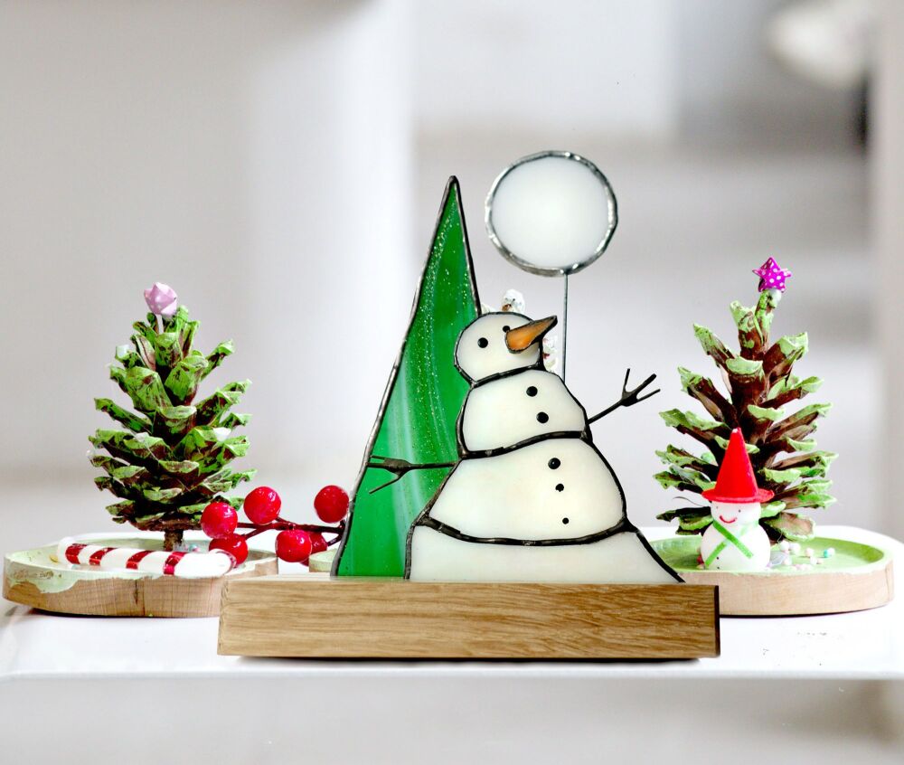 Christmas-Diorama-Stained-Glass5