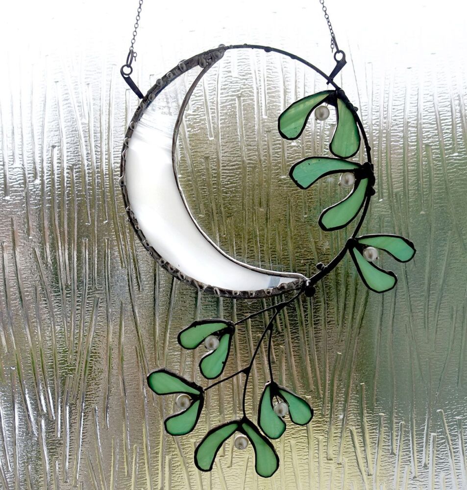 moon-and-mistletoe-suncatcher4