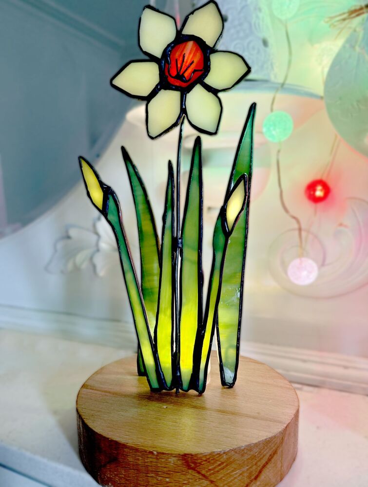 daffodil-lamp-stained-glass-4